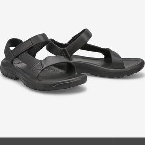 Black Teva Hurricane Drift sandals